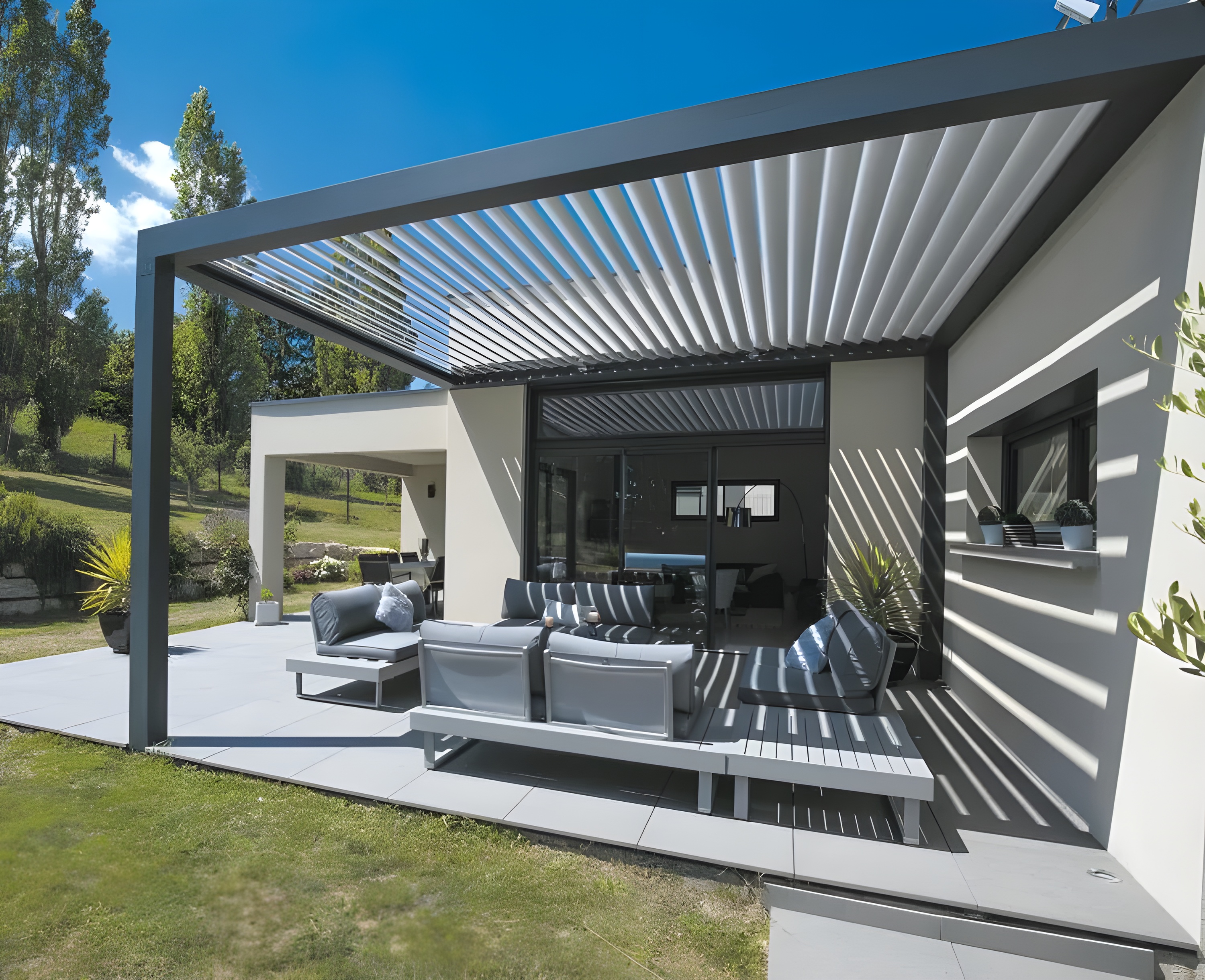 You are currently viewing Aménager Votre Espace Extérieur : Tout Savoir sur les Caches Soleil pour Terrasse